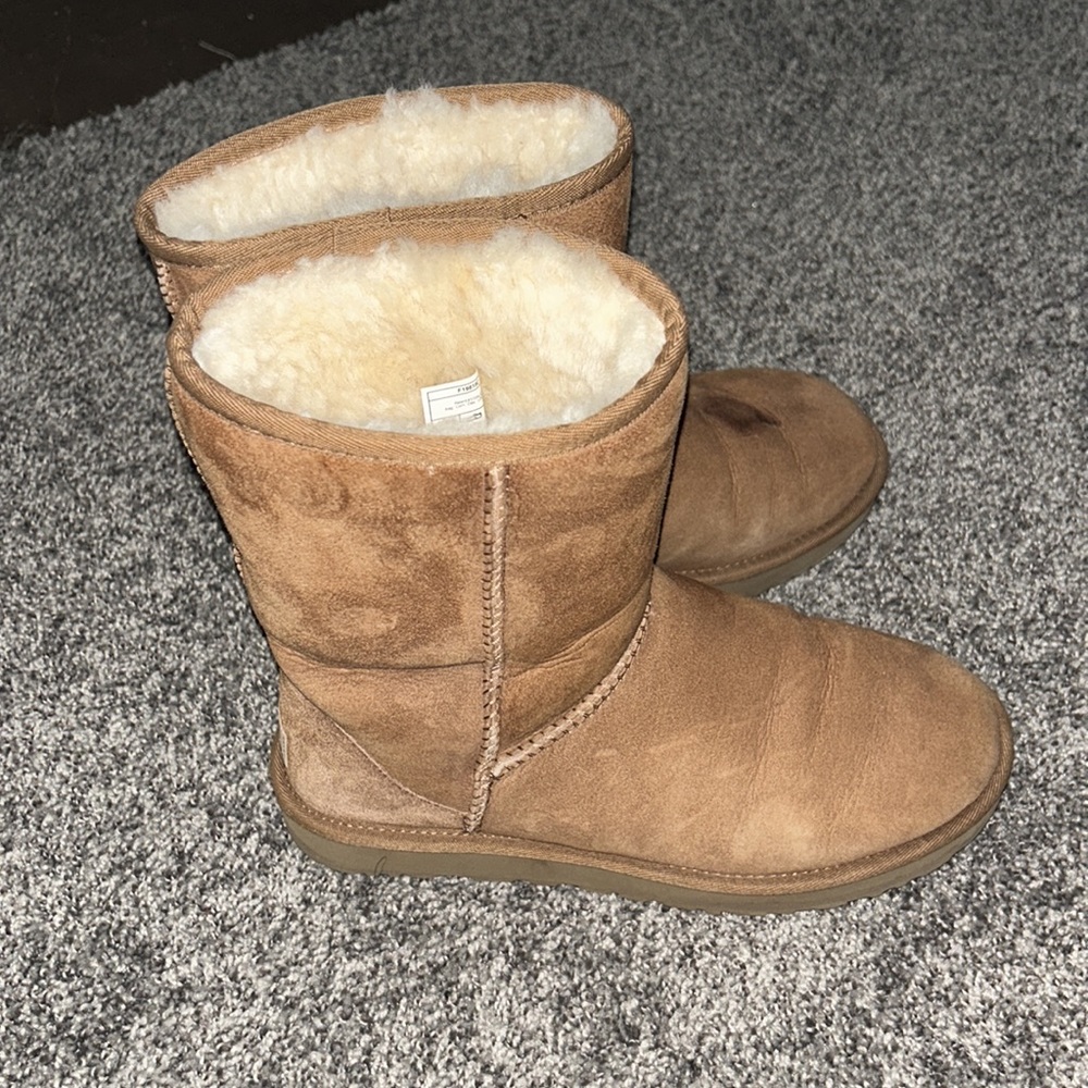 UGGs - Picture 4 of 8
